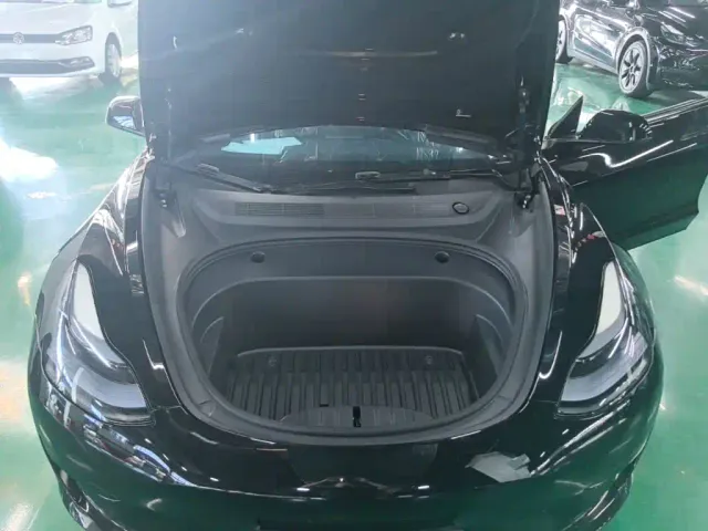 Tesla Model 3 — Фото автомобиля 19