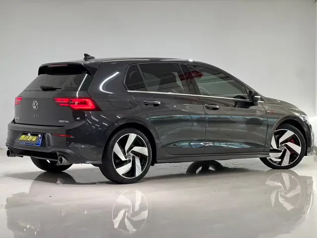 Volkswagen Golf GTI — Фото автомобиля 9