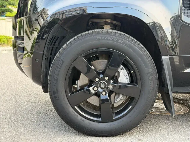 Land Rover Defender — Фото автомобиля 17