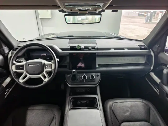 Land Rover Defender — Фото автомобиля 7