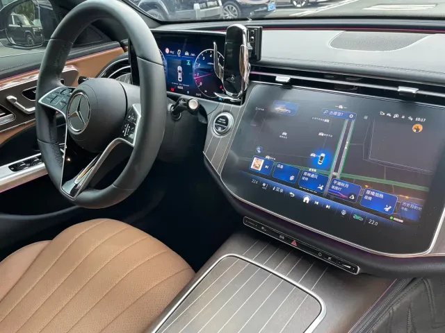 Mercedes-Benz E-Class — Фото автомобиля 17