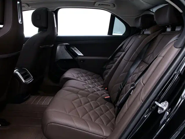 BMW 7 Series — Фото автомобиля 14