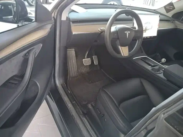 Tesla Model Y — Фото автомобиля 15