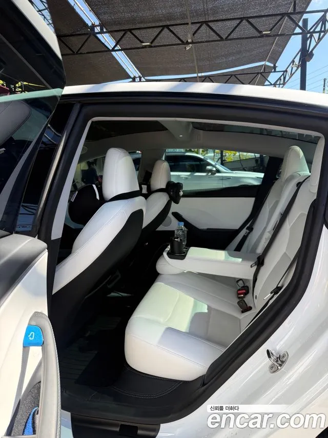 Tesla Model 3 — Фото автомобиля 13