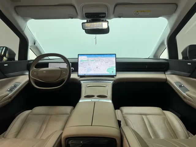 Xpeng X9 — Фото автомобиля 6