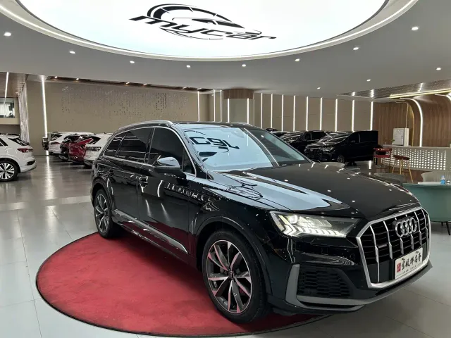Audi Q7 — Фото автомобиля 3