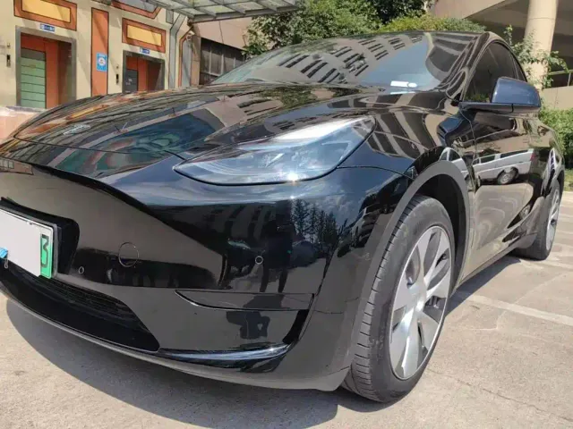 Tesla Model Y — Фото автомобиля 4