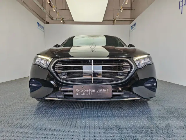 Mercedes-Benz E-Class — Фото автомобиля 2