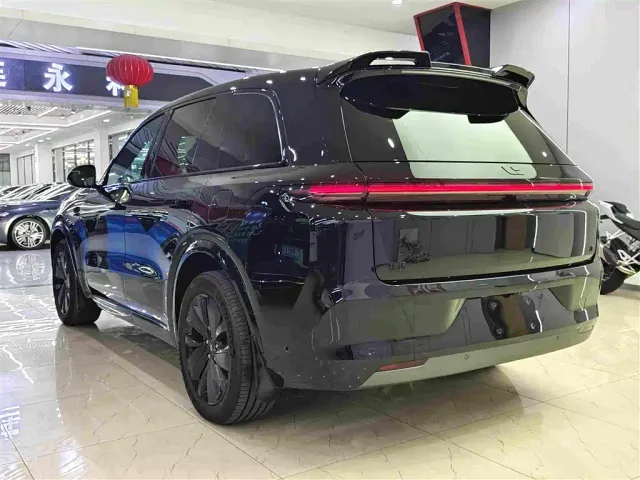 Li Auto L8 — Фото автомобиля 15