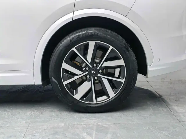 Li Auto L7 — Фото автомобиля 13