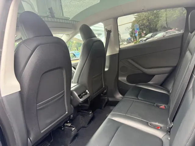 Tesla Model Y — Фото автомобиля 11