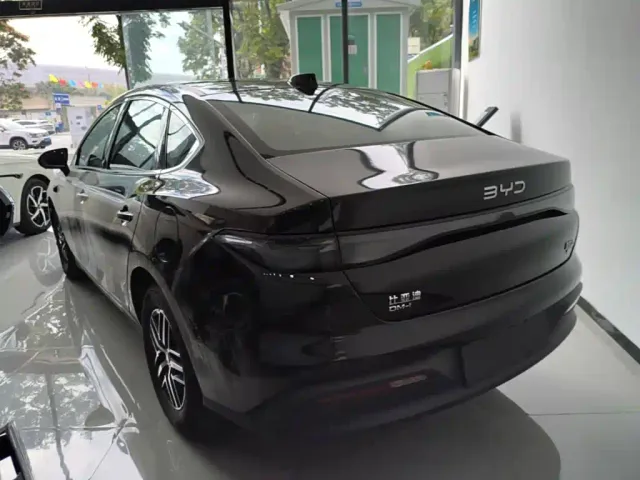 BYD Seal 05 DM-i — Фото автомобиля 4