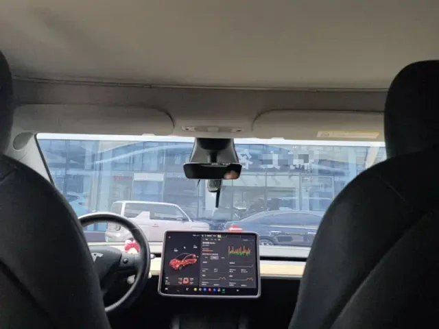 Tesla Model Y — Фото автомобиля 17