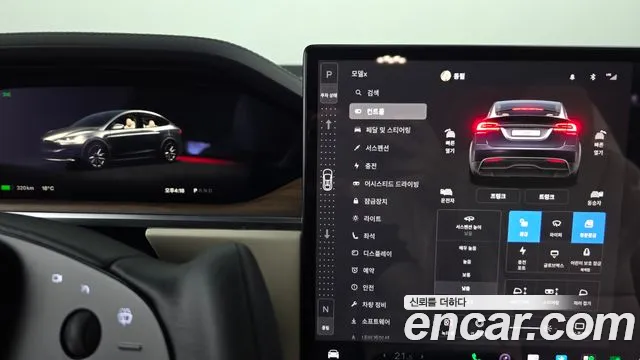 Tesla Model X — Фото автомобиля 12