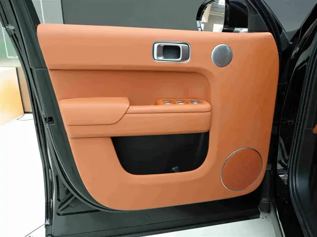 Li Auto L8 — Фото автомобиля 16