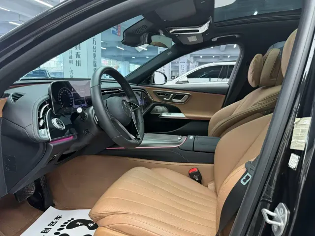 Mercedes-Benz E-Class — Фото автомобиля 4