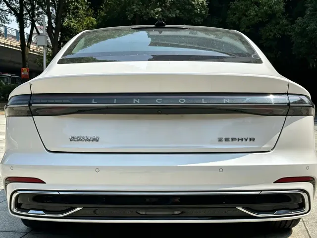 Lincoln Z — Фото автомобиля 4