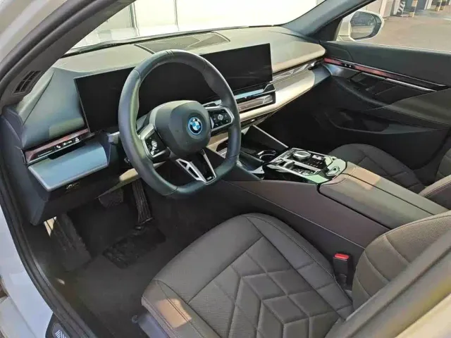 BMW i5 — Фото автомобиля 10