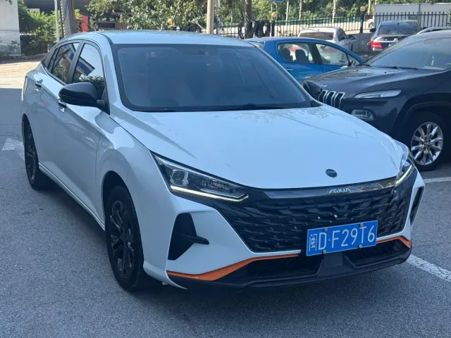 Dongfeng Yixuan — Фото автомобиля 3