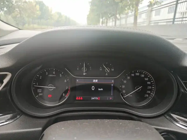 Buick Regal — Фото автомобиля 11