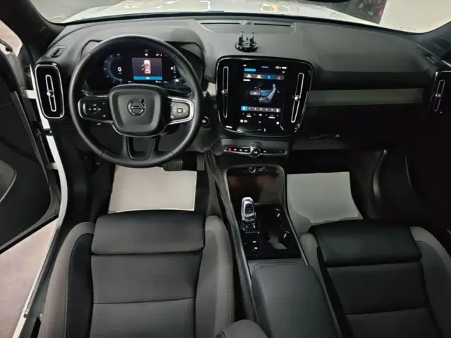 Volvo XC40 — Фото автомобиля 9