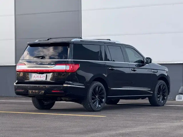 Lincoln Navigator — Фото автомобиля 9