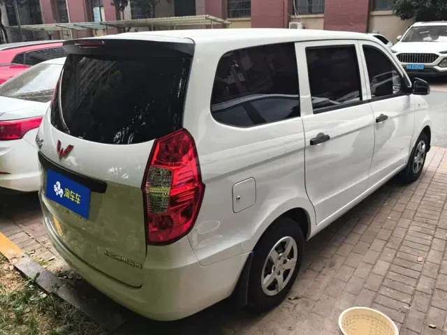 Wuling Hongguang — Фото автомобиля 3