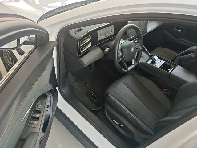 BYD Qin L — Фото автомобиля 15