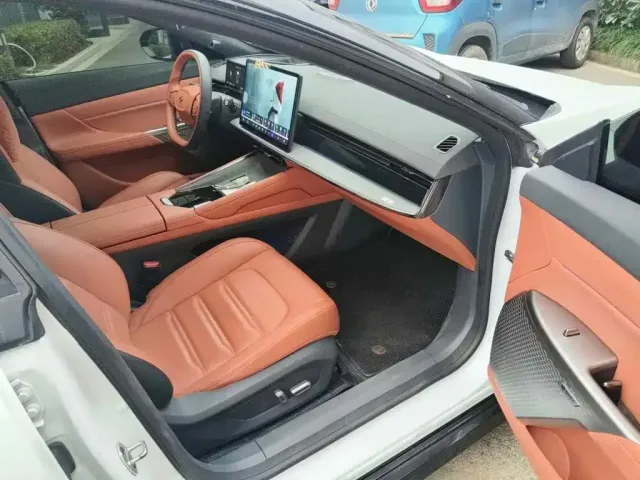 Dongfeng Yipai eπ007 2024 Extended Range 200Air — Фото автомобиля 10