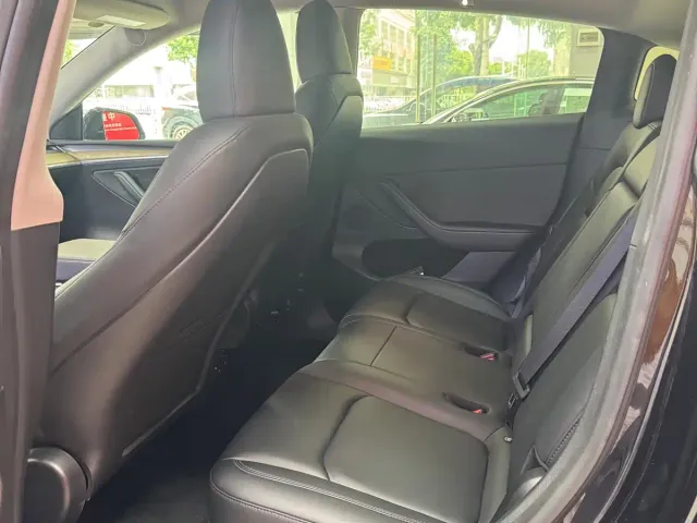 Tesla Model Y — Фото автомобиля 5