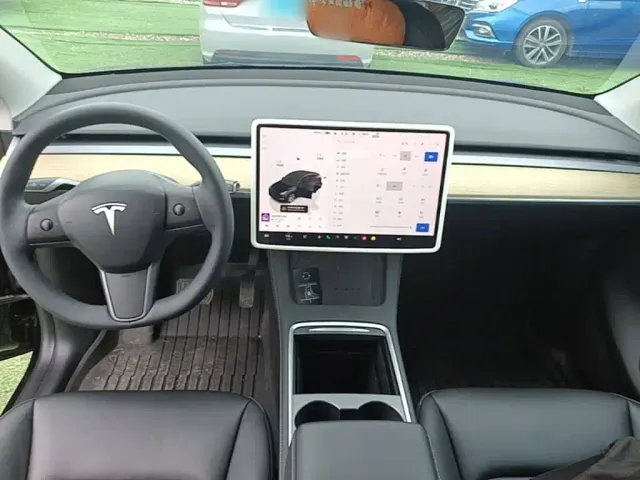 Tesla Model Y — Фото автомобиля 9