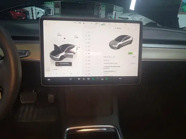 Tesla Model 3 — Фото автомобиля 12