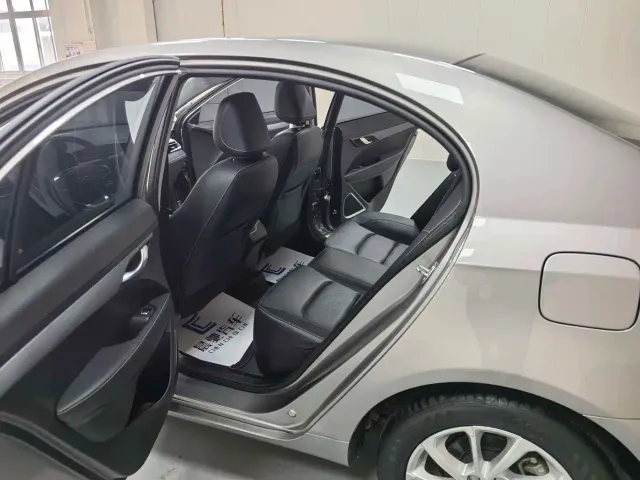 Geely Emgrand — Фото автомобиля 12