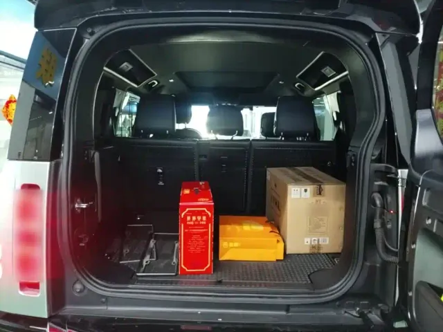 Land Rover Defender — Фото автомобиля 14
