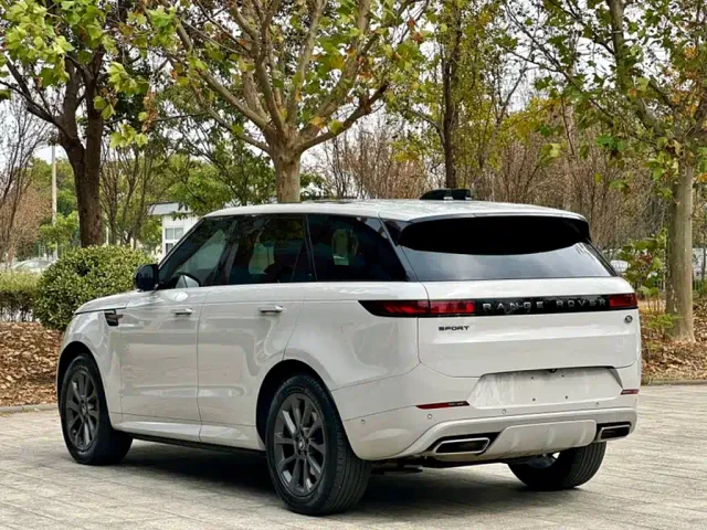 Land Rover Range Rover Sport — Фото автомобиля 15