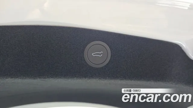 Tesla Model 3 — Фото автомобиля 22