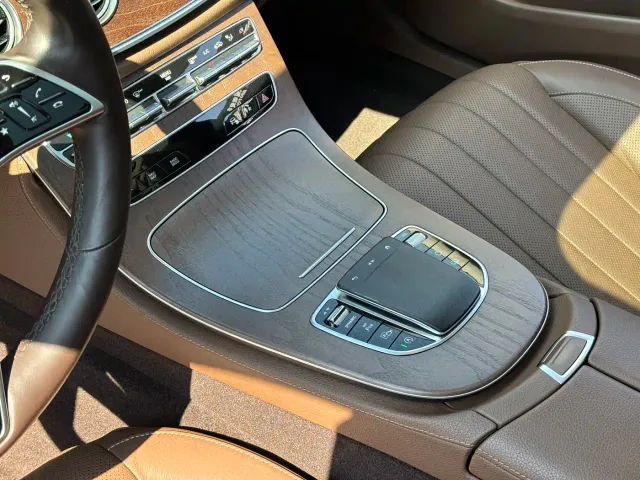 Mercedes-Benz E-Class — Фото автомобиля 18