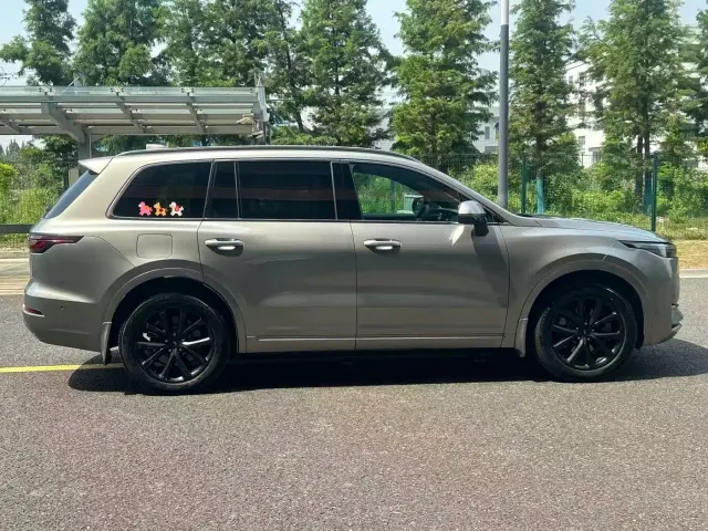 Li Auto ONE — Фото автомобиля 17