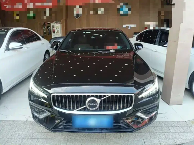 Volvo S60 — Фото автомобиля 2