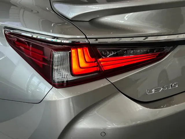 Lexus ES — Фото автомобиля 24