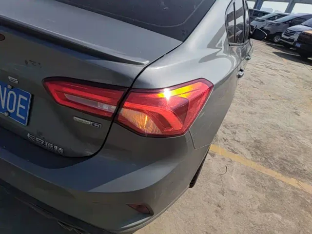 Ford Focus — Фото автомобиля 7