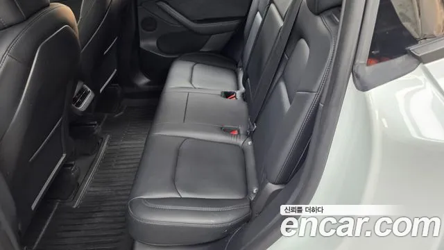 Tesla Model Y — Фото автомобиля 26