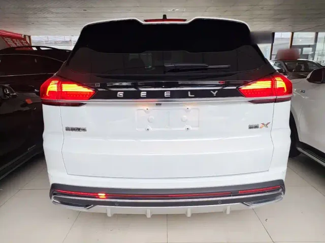 Geely Boyue — Фото автомобиля 5