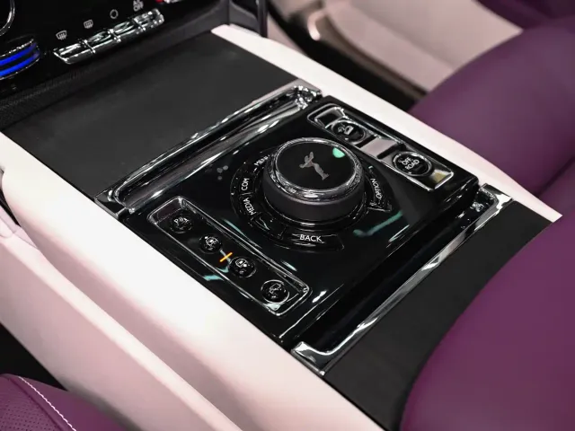 Rolls-Royce Cullinan — Фото автомобиля 14