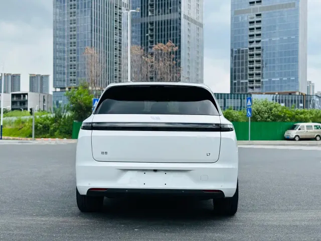 Li Auto L7 — Фото автомобиля 4
