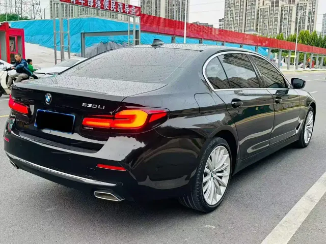 BMW 5 Series — Фото автомобиля 9