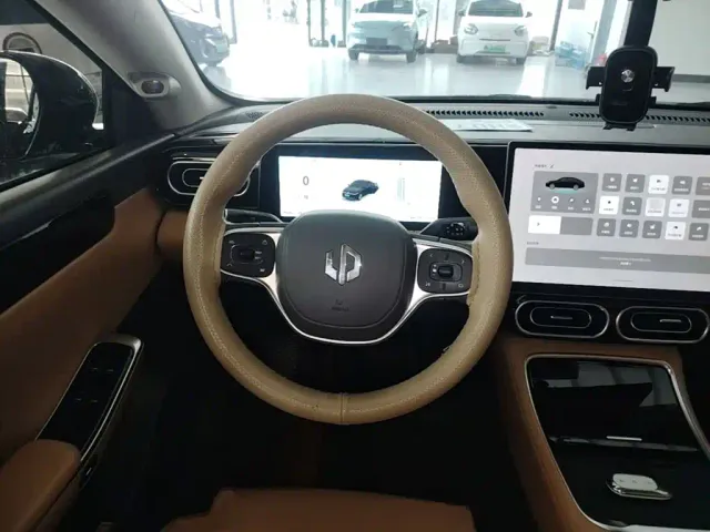 Leapmotor C01 — Фото автомобиля 6