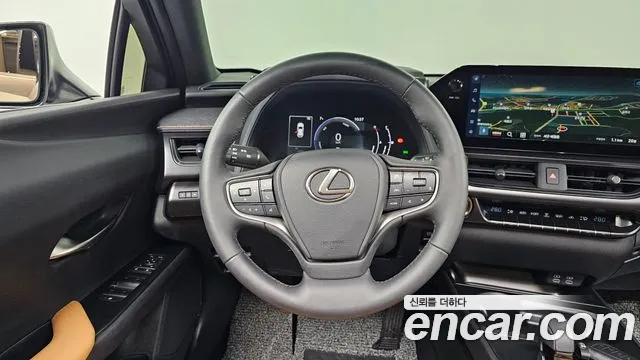 Lexus UX — Фото автомобиля 13