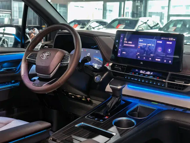 Toyota Granvia — Фото автомобиля 11