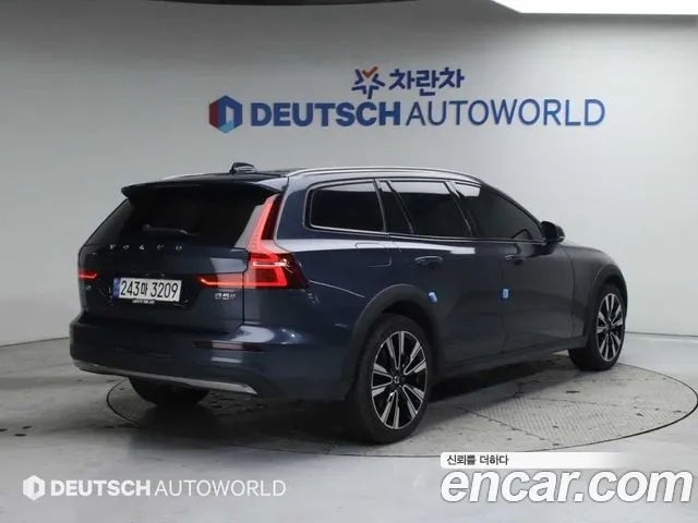 Volvo V60 — Фото автомобиля 2